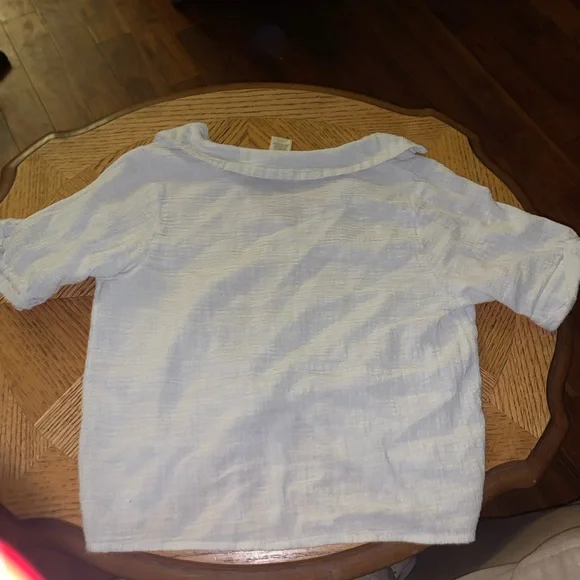 White Buttoned Cropped T-Shirt - Picture 2 of 4